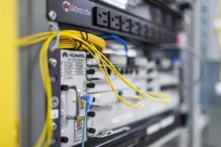 芯片股集體狂歡 是自信還是自戀？——集成電路設(shè)計(jì)熱潮下的冷思考
